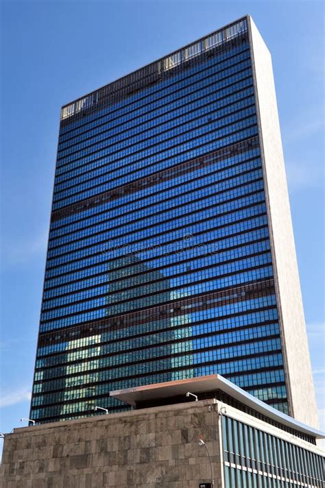 United Nations Headquarters Editorial Stock Image - Image of bronze, peace: 18785469