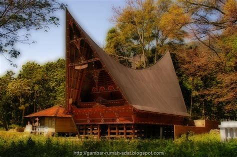 Gambar Rumah Adat Batak (Sumatera Utara)