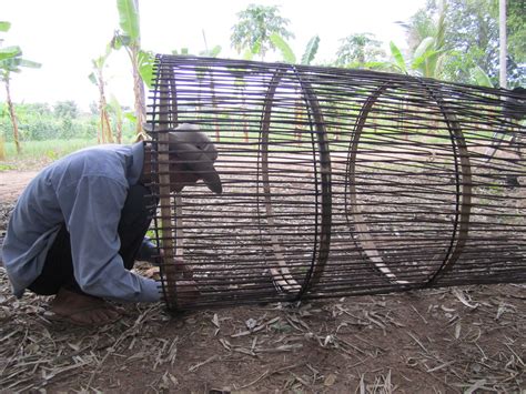 Making a bamboo fish trap on Ko Treung | Stephen Bugno | Flickr
