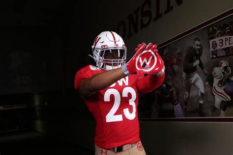 Badgers unveil new alternate football uniform | WLUK