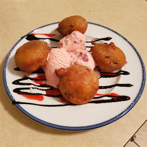 [homemade] Fried Oreos with strawberry ice cream : r/food