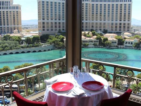 Eiffel Tower Restaurant Debuts Late Lunch