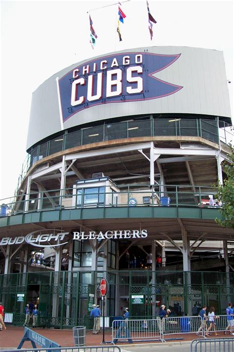 Wrigley Field in Chicago, Illinois | Chicago, Favorite places, Wrigley ...