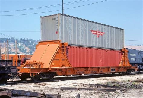 This is the very first double-stack container car prototype, SP 513300 ...