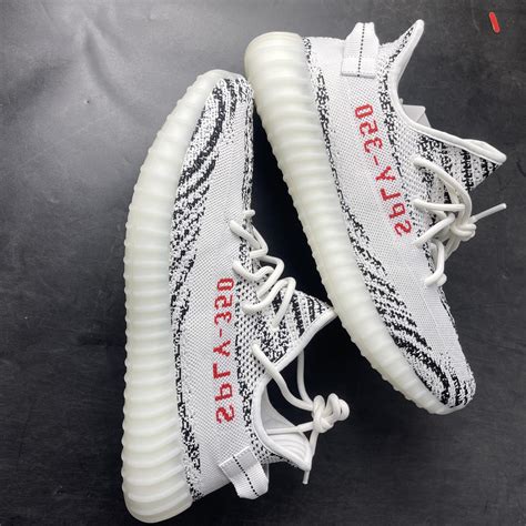 YEEZY BOOST 350 V2 ZEBRA : r/sneakerreps