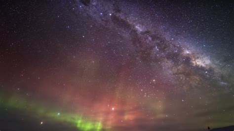 This timelapse of the South Pole's aurora australis is absolutely ...