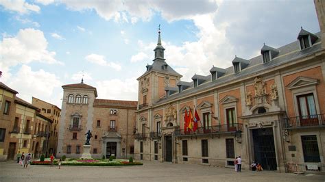 Plaza de la Villa in Madrid, | Expedia