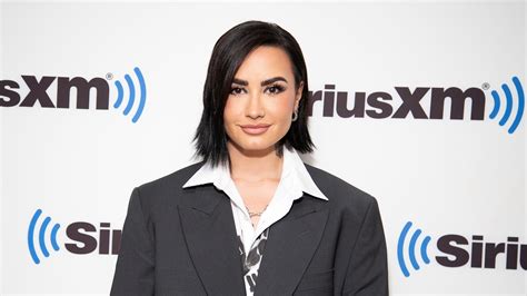 Demi Lovato Celebrated Poot Lovato With Meme-Themed Birthday Cake | Teen Vogue