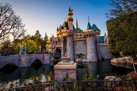 🔥 [73+] Disneyland Wallpapers | WallpaperSafari