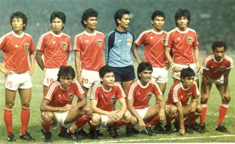 Sejarah Sepak Bola Dunia dan Indonesia, serta Manfaatnya | BukaReview