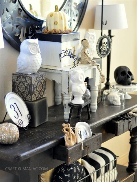 31 Ideas For Stylish Black & White Halloween Decorations