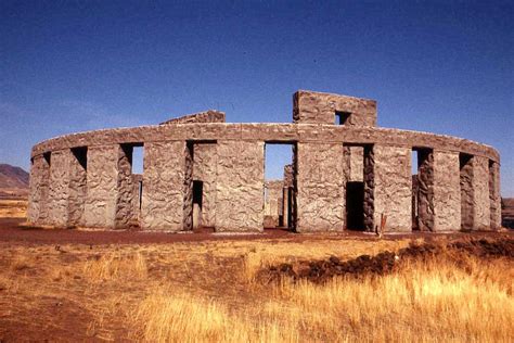 The Mathematical Tourist: Maryhill Stonehenge