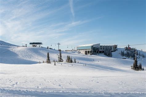 20 BEST Ski Resorts In Canada: Expert's Guide (2024)