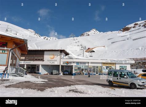 Soelden, Austria- April, 2008: Beautiful spring day in Soelden Glacier ski resort Stock Photo ...