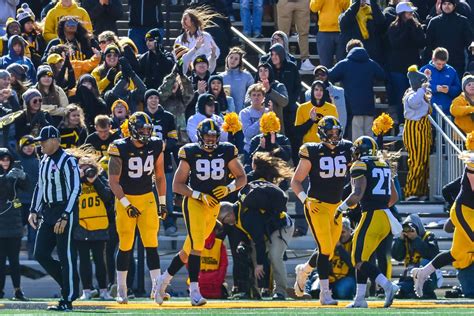 IOWA FOOTBALL RANKED NO. 18 IN LATEST AP POLL - Black Heart Gold Pants