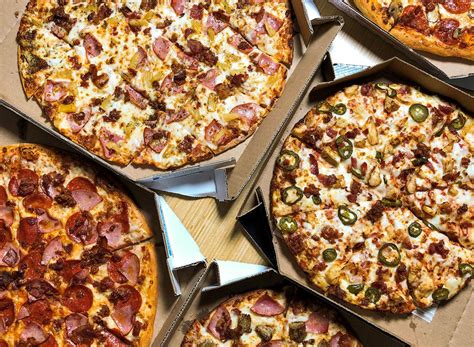 The #1 Healthiest Fast-Food Pizza Order, According to a Nutritionist