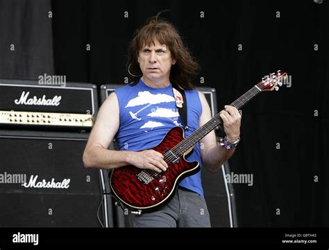 Nigel tufnel spinal tap hi-res stock photography and images - Alamy