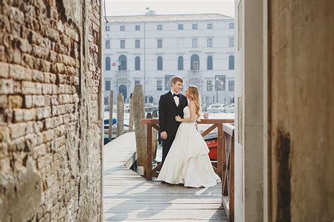 Gondola wedding | Elope ceremony on a Gondola in Venice