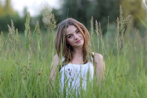 smiling, auburn hair, portrait, green eyes, grass, face, women outdoors ...