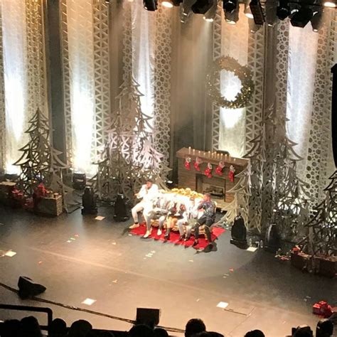 A Pentatonix Christmas Concert Review: Beacon Theatre, NYC, Dec. 21, 2017 - Keyboard Improv