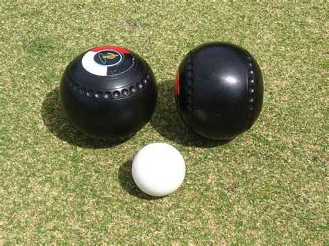 Bocce Ball vs. Lawn Bowling – 4 Main Differences | Recreation Insider