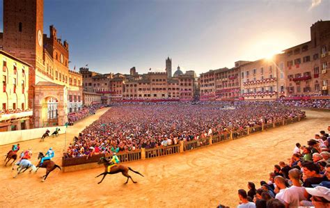 A Siena torna il Palio! Oggi 16 Agosto quello dell'Assunta. Storia, partecipanti e dove vedere ...