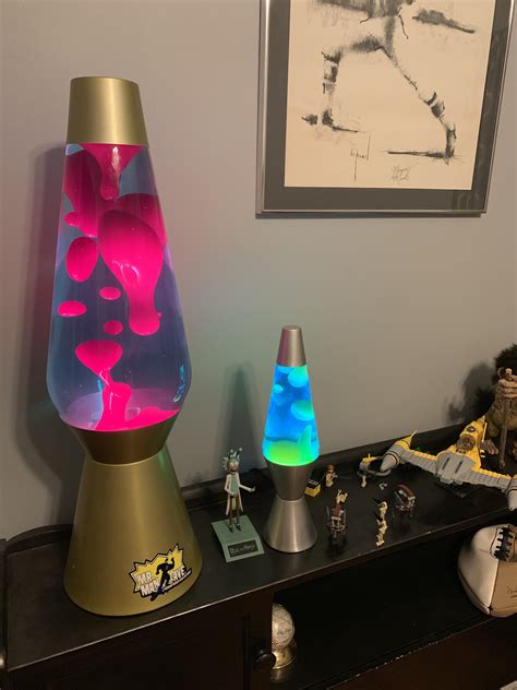 This ridiculously large lava lamp my boss gave me. : r/pics