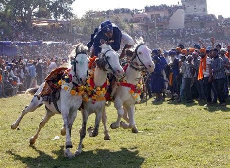 Hola Mohalla 2015: Facts, History, Rituals Surrounding The Sikh ...