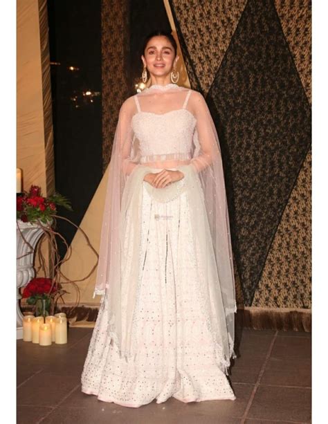 5 times Alia Bhatt dazzled in traditional wears in weddings