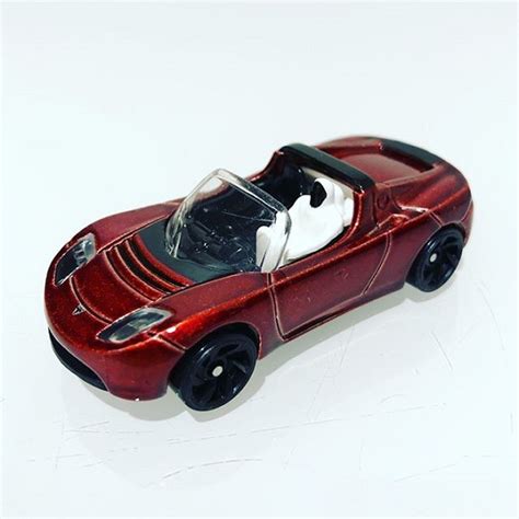 TESLA ROADSTER WITH STARMAN – Treasure Box