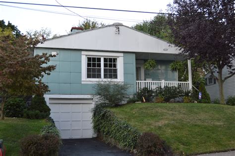 File:California Lustron with basement garage.jpg - Wikimedia Commons