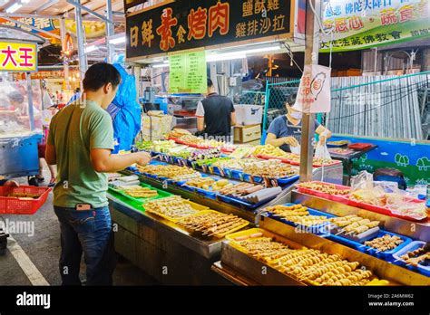 Food stalls at Zhongxiao Night Market in Taichung Stock Photo - Alamy