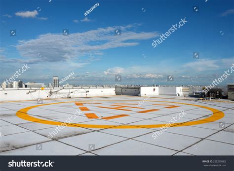 Helipad On The Roof Of A Skyscraper Stock Photo 325270982 : Shutterstock