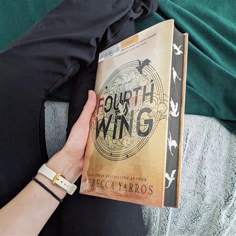 Review: Fourth Wing by Rebecca Yarros – takes two to book review