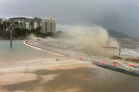 Climate expert warns of Cairns 'catastrophe' if severe cyclone triggers tidal surge - ABC News