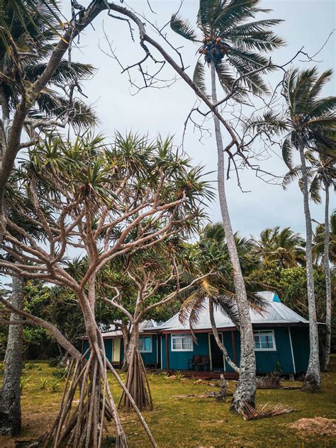 12 UNIQUE Beaches To Explore & Things To See In Tonga