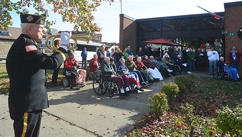 Marconi honors vets with holiday dinner, gifts