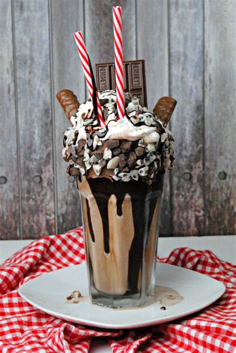 Freakshakes: Hershey's Chocolate Bar Extreme Milkshake | Milkshake ...