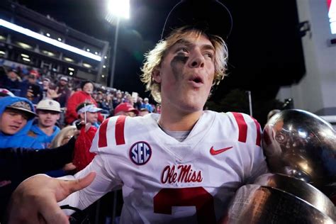 Ole Miss QB Jaxson Dart announces return for next season