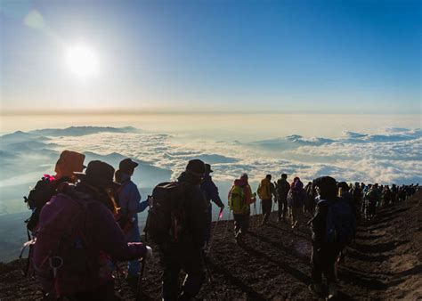 Climbing Mount Fuji for Beginners: Guide to Trails, Preparation and ...