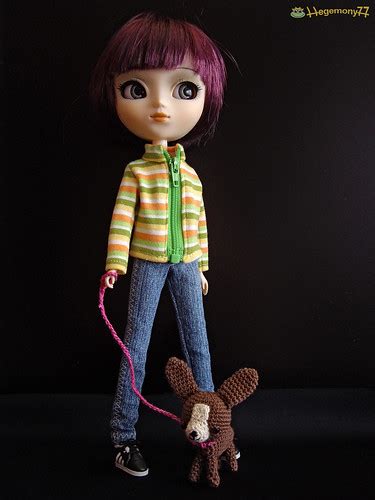 Pullip, crochet amigurumi dog, pink leash | Hegemony77 - 1/6th scale clothes | Flickr