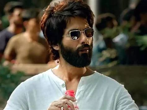 Shahid Kapoor, Kiara Advani clock in 3 years of Kabir Singh