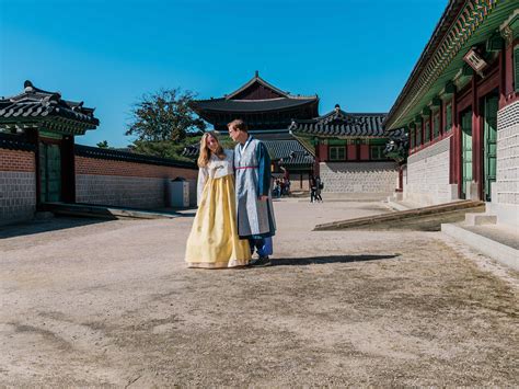 Renting a Hanbok and Visiting Gyeongbokgung Palace