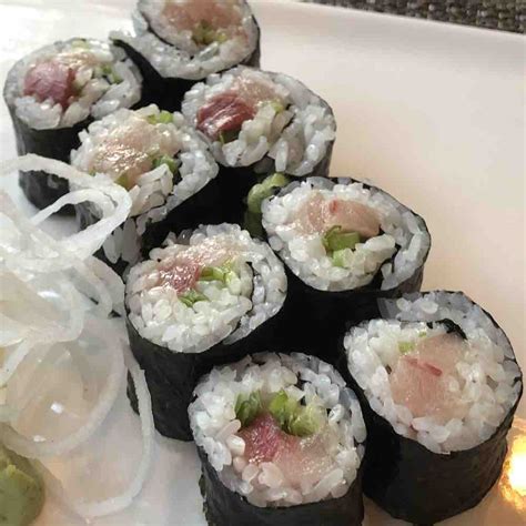 Hamachi Scallion Roll – OZU TO-GO