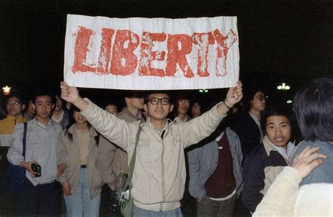 40 Amazing Photos From the 1989 Tiananmen Square Protests | Vintage News Daily