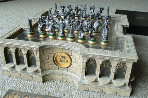 Noble collection (Newline entertainment) Lord of the Rings Chess Set