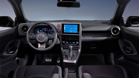 Toyota Yaris 2024 Interior - Andi Madlin