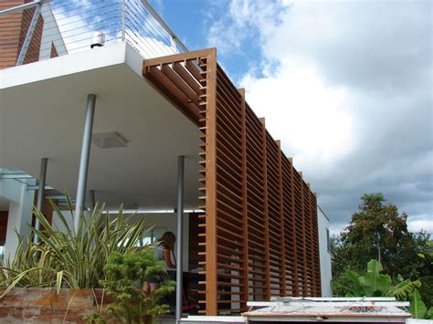 CBA DECK'S: Brise vertical em Jurerê | Exteriores de casas, Brise vertical, Brise de madeira