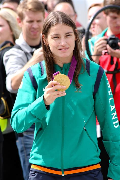 Irish boxer Katie Taylor shows off her Olympic gold medal at Dublin Airport #Teamireland # ...