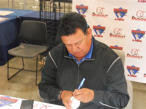 Dodger RAMblings: Fernando Valenzuela Autograph Signing - Photos and Recap